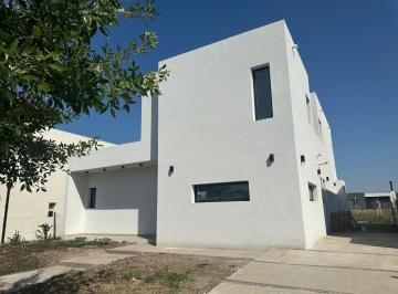 Casa · 177m² · 5 Ambientes · 1 Cochera · Casa en Venta en Santa Lucia, Pilar del Este, Pilar