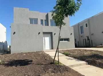 Casa · 188m² · 5 Ambientes · 1 Cochera · Casa en Venta en Santa Lucia, Pilar del Este, Pilar