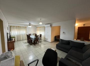 Casa de 5 ambientes, Córdoba · Venta Casa Esquina en Barrio San Francisco - 3 Dorm., Apta Crédito