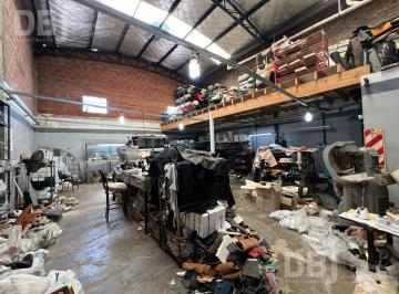 Bodega-Galpón · 250m² · 6 Ambientes · 4 Cocheras · Venta de Galpon Casa en La Tablada