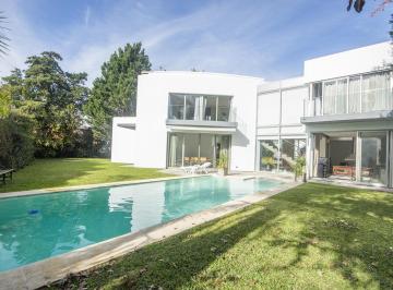 Casa · 241m² · 6 Ambientes · 2 Cocheras · Casa Moderna de Diseño Único en Roble Joven - Pilar