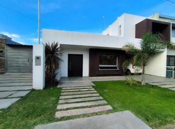 Casa · 183m² · 6 Ambientes · 1 Cochera · Casa C Piscina 2 Hab Bº Privado, Guaymallén, Mza.