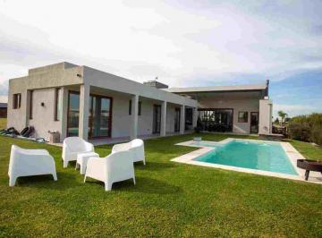 Casa · 160m² · 6 Ambientes · 4 Cocheras · Casa 6 Ambientes en Venta con Pileta San Vicente