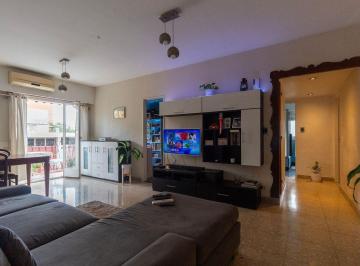 Departamento · 81m² · 4 Ambientes · 1 Cochera · Venta Dpto 4 Amb Al Fte C/coch y Balcon - Apto Cred