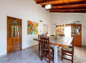 Casa · 200m² · 4 Ambientes · 2 Cocheras · Casa en Venta en Granadero Baigorria Centro