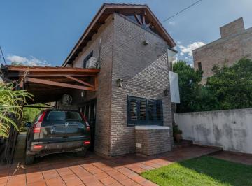 Casa · 153m² · 5 Ambientes · Casa en Venta 3 Dorm. Cochera y Jardin