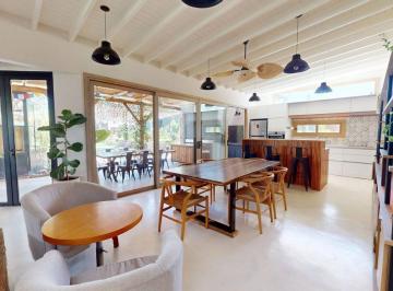 Casa · 244m² · 3 Ambientes · 2 Cocheras · Venta Casa 3 Ambientes en Club de Polo El Metejon
