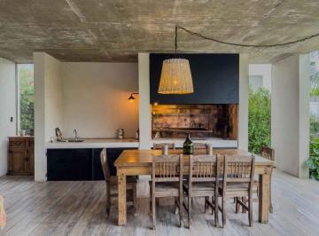 Casa · 160m² · 4 Ambientes · Casas de 3 Dorm. en Venta - Lomas City Bell