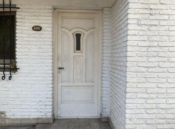 Casa en Alquiler de 5 ambientes Temperley · Alquiler | Casa de 5 Ambientes con Patio – 4 Dorm. – Cocina Amueblada