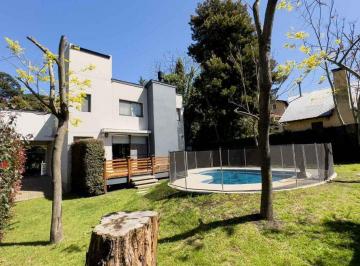 Casa · 138m² · 4 Ambientes · 2 Cocheras · Venta Casa con Piscina 3 Amb Bosque Peralta Ramos