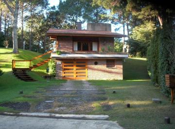 Casa · 201m² · 6 Ambientes · 1 Cochera · Venta de Casa en Pinamar - 3 Plantas - B° Nuevo Golf