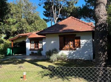 Casa · 130m² · 4 Ambientes · 1 Cochera · Casa Venta Ostende Partido de Pinamar
