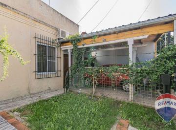 Casa · 76m² · 4 Ambientes · 1 Cochera · Venta Casa 4 Amb. C/garage, Patio Jardin y Terraza