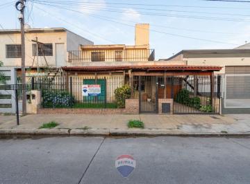 Casa · 177m² · 6 Ambientes · 1 Cochera · Venta Casa 3 Dorm. B° Los Naranjos