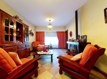 Casa · 120m² · 3 Ambientes · Venta Casa 3 Amb Castelar Permuta Apto Credito