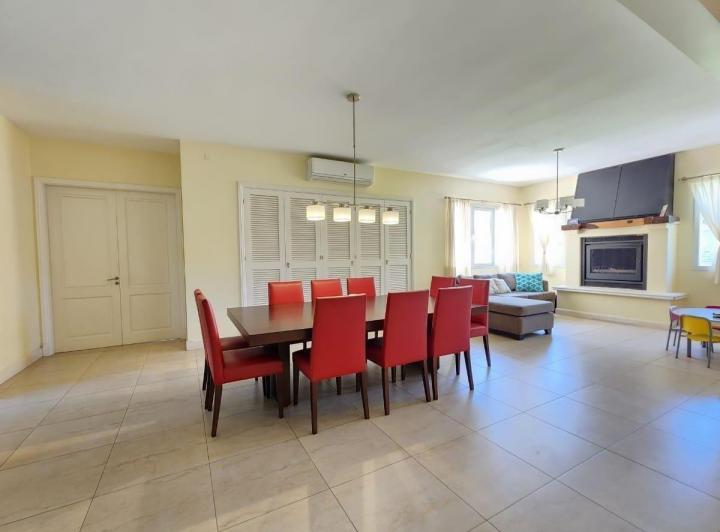 Casa · 530m² · 6 Ambientes · 4 Cocheras