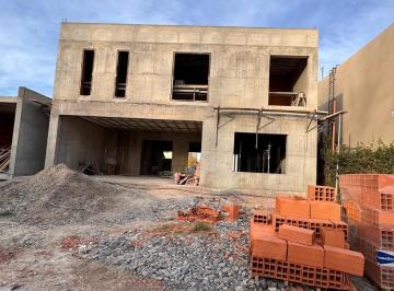 Casa · 150m² · 10 Ambientes · 1 Cochera · Venta Casa Tres Dorm. Barrio Finca Costa Serena Plottier Neuquén