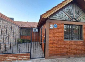 Casa · 180m² · 5 Ambientes · 2 Cocheras · Casa en Alquiler Dorrego, Guaymallen