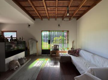 Casa · 174m² · 8 Ambientes · 4 Cocheras · Casa en Arana - 3 Dorm. - Amplio Terreno Parquizado - Pileta