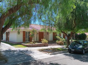 Casa · 287m² · 5 Ambientes · 2 Cocheras · Casa en Barrio Dalvian