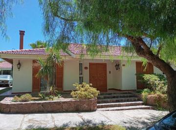 Casa · 287m² · 5 Ambientes · 2 Cocheras · Casa en Barrio Dalvian