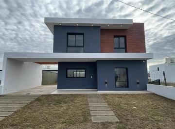 Casa de 5 ambientes, Córdoba · Casa en Venta en Rincones de Manantiales