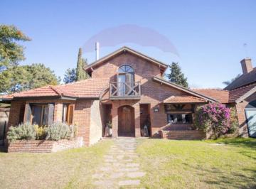 Casa · 220m² · 7 Ambientes · Casa en Alquiler en Jardines de Carrasco
