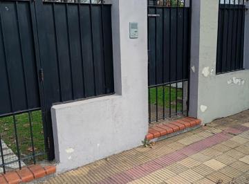 Casa · 80m² · 3 Ambientes · 2 Cocheras · Casa en Alquiler en Haedo Uso Comercial