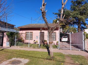 Casa · 70m² · 2 Ambientes · 2 Cocheras · Nuevo Ingreso - Casa en Una Planta con Jardín
