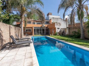 Casa · 330m² · 8 Ambientes · 3 Cocheras · Casa en Venta en Baigorria 4 Dorm. y Piscina