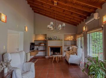 Casa · 137m² · 4 Ambientes · 2 Cocheras · Casas en Alquiler en City Bell