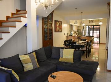 Casa · 210m² · 7 Ambientes · 1 Cochera · Venta Casa 3 Dorm. España y Hospitales Jardin Cohera y Quincho