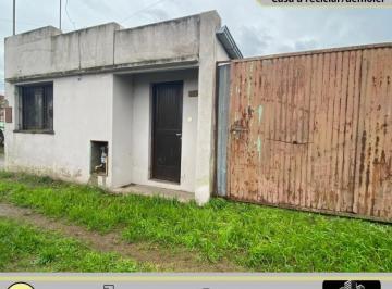 Bodega-Galpón · 40m² · 2 Ambientes · 1 Cochera · Casa a Reciclar/ Lote Para Galpon.