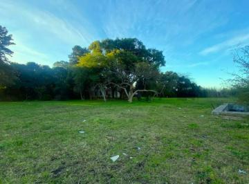 Terreno · 95m² · Venta en Bloque de Tres Lotes con Casa a Reciclar o Demoler en Barrio Aeropuerto - La Plata