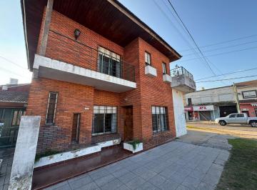 Casa · 270m² · 7 Ambientes · 2 Cocheras · Casa de 2 Plantas + Local + Casa 2 Amb en Venta en José C. Paz