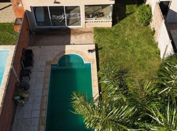 Casa · 285m² · 3 Dormitorios · 1 Cochera · Tala 100