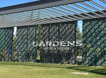 Casa · 105m² · 5 Ambientes · 2 Cocheras · Venta de Casa en Pozo - Barrio Gardens