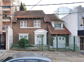 Casa · 290m² · 6 Ambientes · 1 Cochera · Casa en Venta 6 Amb con Jardin y Pileta