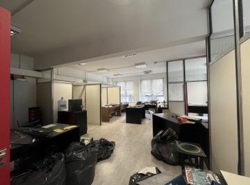 Oficina comercial · 234m² · 10 Ambientes · Oficina 234 m² Impecable y Dividida. Av Belgrano Esquina Chacabuco