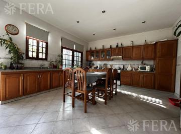 Casa de 5 ambientes, Avellaneda · Venta de Casa 5 Ambientes con Cochera en Sarandi