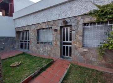 Casa · 161m² · 3 Ambientes · 1 Cochera · Casa de 2 Dorm. con Cochera