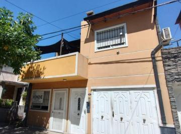 Casa · 161m² · 4 Ambientes · 1 Cochera · Casa de 2 Plantas en B° Ludueña.
