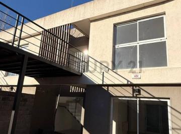 Casa · 90m² · 4 Ambientes · 2 Cocheras · Duplex en Alquiler en City Bell