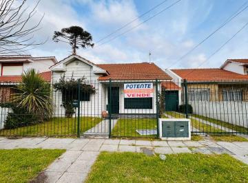 Casa de 3 ambientes, Mar del Plata · Chalet 3 Amb Mas Departamento 2 Amb Al Fondo C/ Coch en Colina de Peralta Ramos