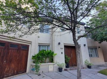 Casa · 262m² · 6 Ambientes · 1 Cochera · Casa en Barrio Arizu