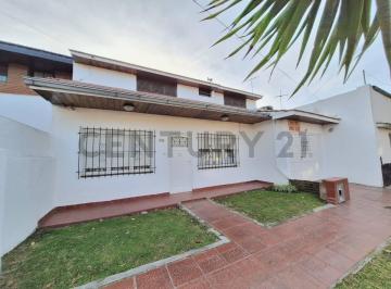 Casa · 160m² · 4 Ambientes · 1 Cochera · Casa 4 Ambientes en Zona Parque Luro