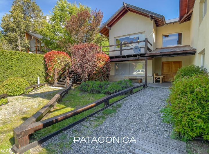Desarrollo vertical · Complejo Sayhueque 7 Unidades con Jardines y Decks Privados Centro Villa La Angostura