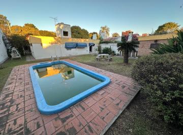 Casa · 220m² · 4 Ambientes · 2 Cocheras · Casa a La Venta Barrio Country Club 3 Dorm. Pileta