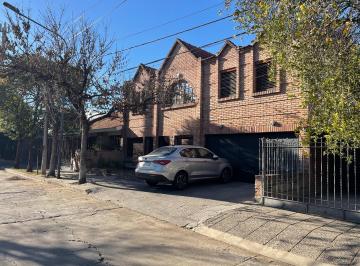 Casa · 270m² · 5 Ambientes · 2 Cocheras · Casa en Venta