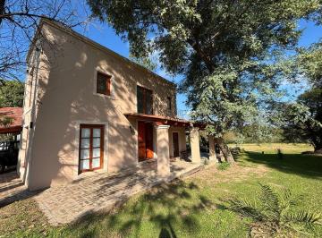 Casa · 144m² · 4 Ambientes · 1 Cochera · Hermosa Casa Moderna en Country Ubajay
